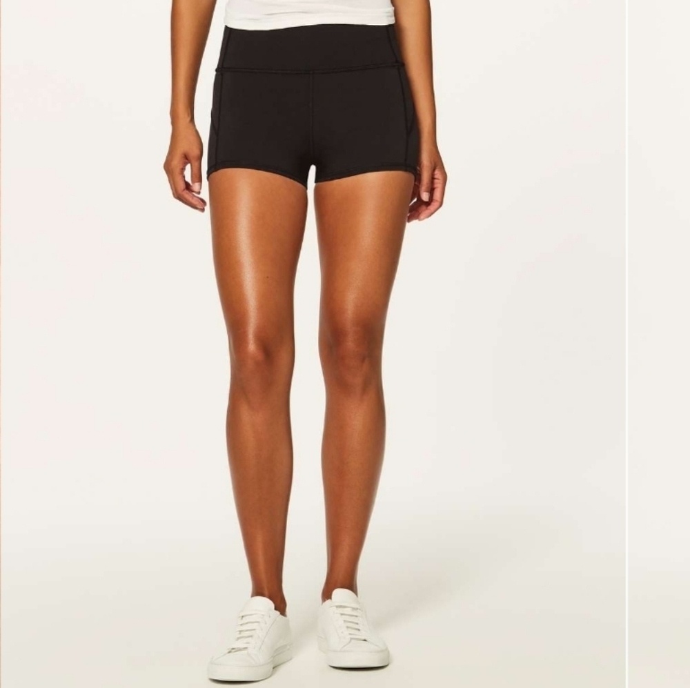 lululemon athletica Black In Movement Short Everlux 2.5 Size 6